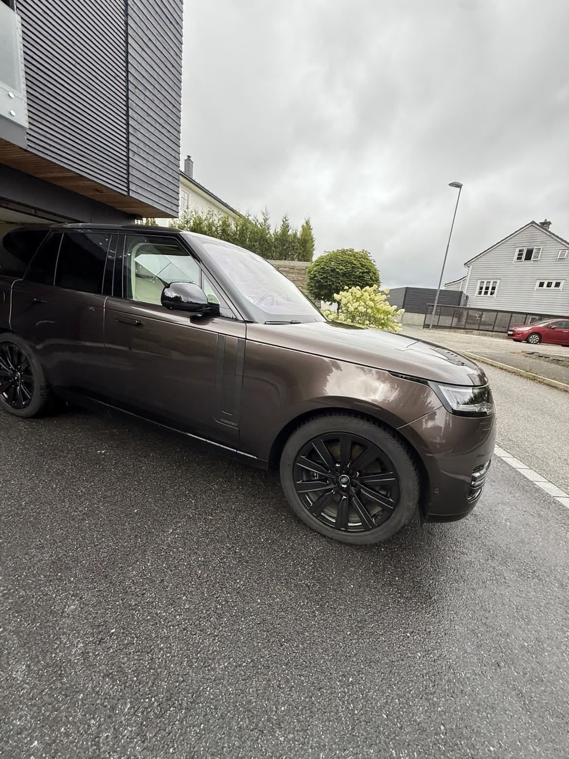 Range Rover med speilblank lakk etter Full Shine